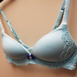 Victorias secret body by Victoria bra 32b